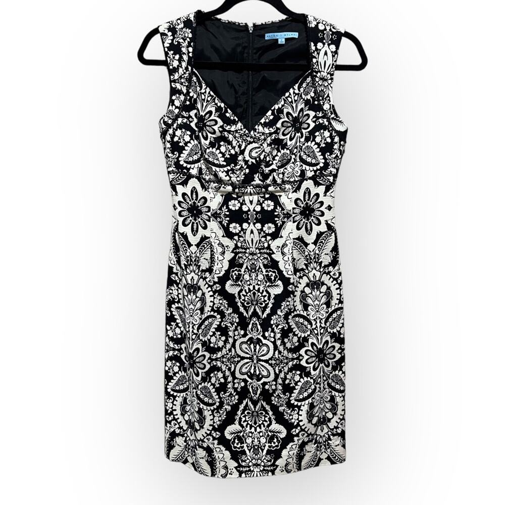Antonio Melani Parisian Lace Sheath Dress sz 2 Black and White